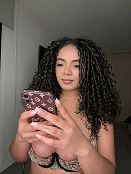 Snapshot of Mariecurl chatting on June 16, 11:40 pm Mariecurl online show from June 16, 11:40 pm