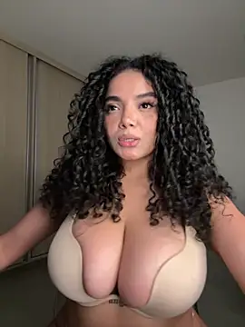 Snapshot of Mariecurl chatting on June 20, 12:47 am Mariecurl online show from June 20, 12:47 am