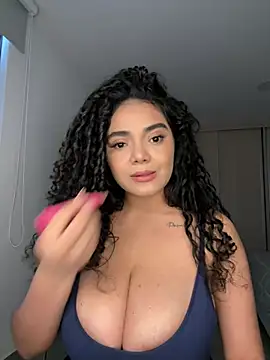 Snapshot of Mariecurl chatting on July 19, 10:57 pm Mariecurl online show from July 19, 10:57 pm
