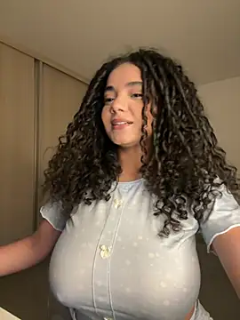 Snapshot of Mariecurl chatting on August 5, 3:31 am Mariecurl online show from August 5, 3:31 am