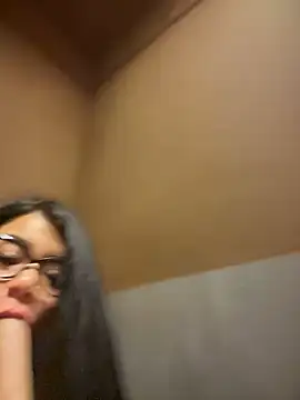 Snapshot of Insane_Issa chatting on December 13, 2:32 am Insane Issa online show from December 13, 2:32 am