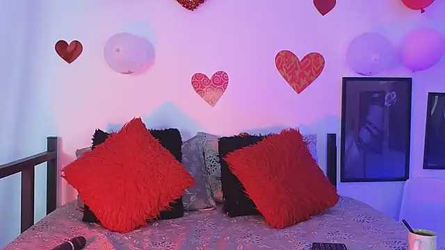 Snapshot of MishaKinki chatting on February 20, 6:57 pm MishaKinki online show from February 20, 6:57 pm
