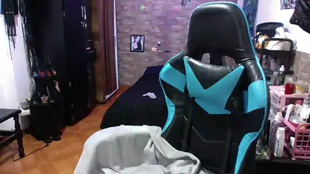 AngelaQueen  online show from November 13, 5:45 pm