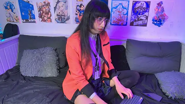 Snapshot of snowblack_ chatting on June 6, 4:44 pm snowblack online show from June 6, 4:44 pm
