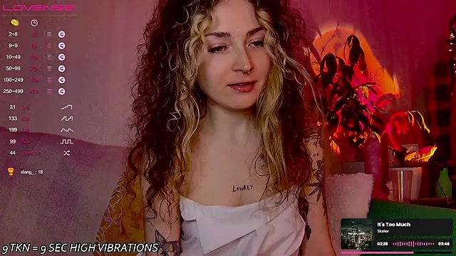 Snapshot of IttyKitty chatting on November 22, 10:09 pm IttyKitty online show from November 22, 10:09 pm