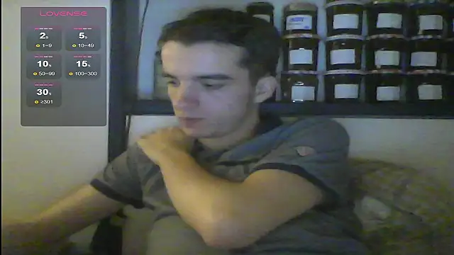 Snapshot of Tombgy07 chatting on December 7, 8:16 pm Tombgy07 online show from December 7, 8:16 pm