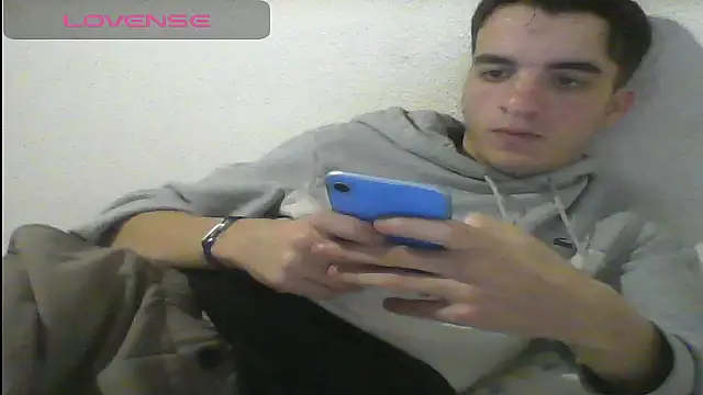 Snapshot of Tombgy07 chatting on February 3, 9:39 pm Tombgy07 online show from February 3, 9:39 pm