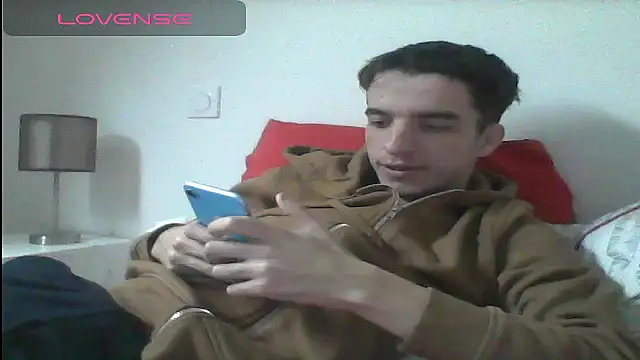 Snapshot of Tombgy07 chatting on February 21, 3:32 pm Tombgy07 online show from February 21, 3:32 pm