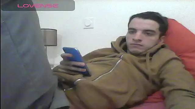 Snapshot of Tombgy07 chatting on February 22, 8:20 pm Tombgy07 online show from February 22, 8:20 pm