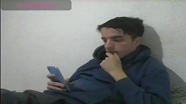 Snapshot of Tombgy07 chatting on March 4, 8:27 pm Tombgy07 online show from March 4, 8:27 pm