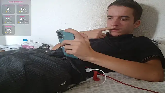 Snapshot of Tombgy07 chatting on September 16, 11:00 am Tombgy07 online show from September 16, 11:00 am