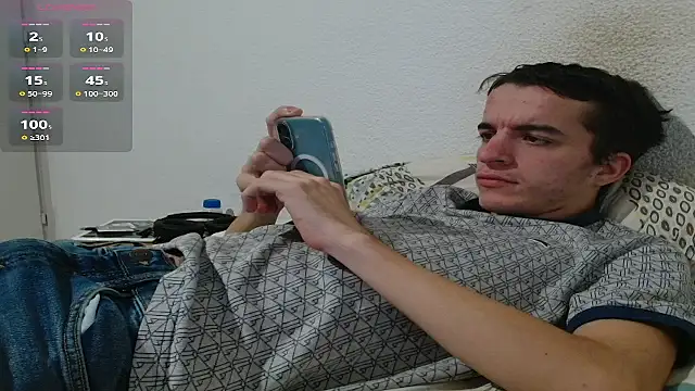 Snapshot of Tombgy07 chatting on October 16, 7:04 pm Tombgy07 online show from October 16, 7:04 pm