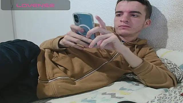 Snapshot of Tombgy07 chatting on November 13, 8:30 pm Tombgy07 online show from November 13, 8:30 pm