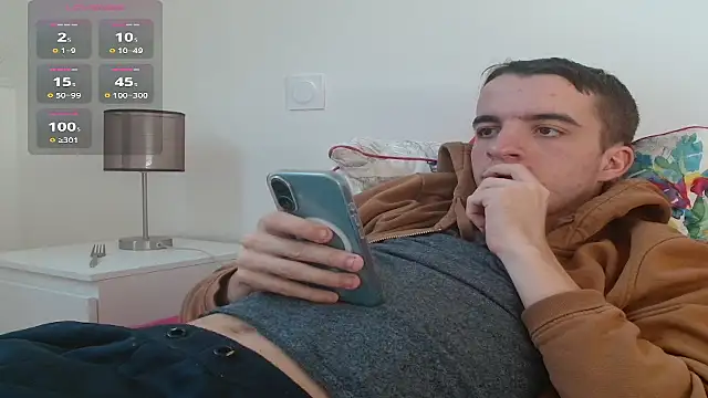 Snapshot of Tombgy07 chatting on November 19, 2:06 pm Tombgy07 online show from November 19, 2:06 pm