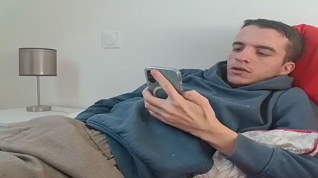 Snapshot of Tombgy07 chatting on November 26, 1:12 pm Tombgy07 online show from November 26, 1:12 pm