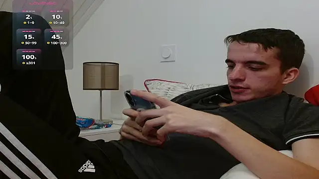 Snapshot of Tombgy07 chatting on December 3, 8:29 pm Tombgy07 online show from December 3, 8:29 pm