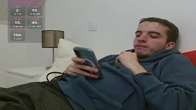 Snapshot of Tombgy07 chatting on December 13, 8:36 pm Tombgy07 online show from December 13, 8:36 pm