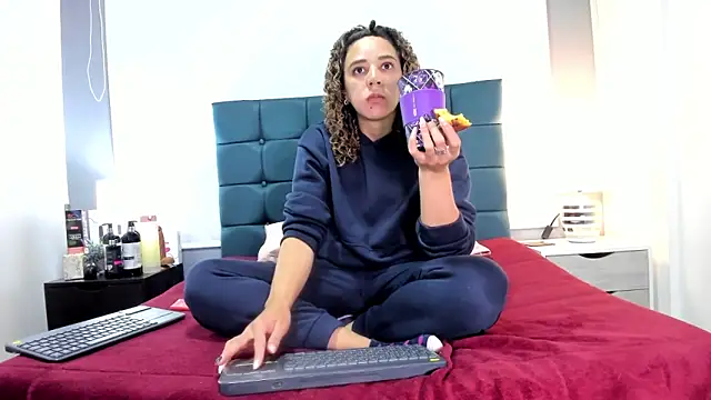 charlott lens online show from November 18, 4:55 pm