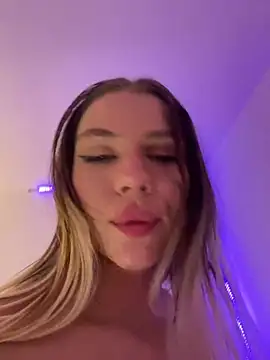 Snapshot of KittyKatyDream chatting on March 15, 7:59 pm KittyKatyDream online show from March 15, 7:59 pm