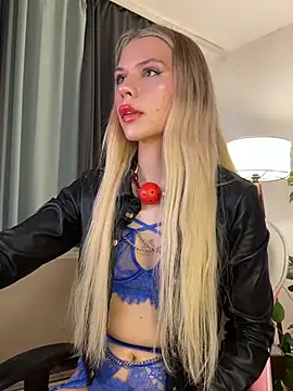 Snapshot of KittyKatyDream chatting on March 25, 4:35 pm KittyKatyDream online show from March 25, 4:35 pm