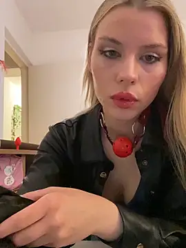 Snapshot of KittyKatyDream chatting on March 28, 5:01 pm KittyKatyDream online show from March 28, 5:01 pm