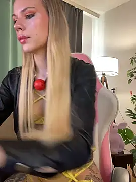 Snapshot of KittyKatyDream chatting on April 7, 4:07 pm KittyKatyDream online show from April 7, 4:07 pm