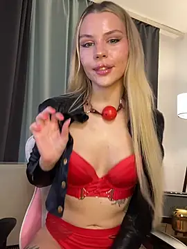 Snapshot of KittyKatyDream chatting on May 8, 2:11 pm KittyKatyDream online show from May 8, 2:11 pm