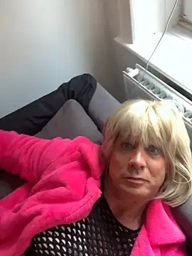 hoerige-masonutte online show from October 1, 3:40 pm