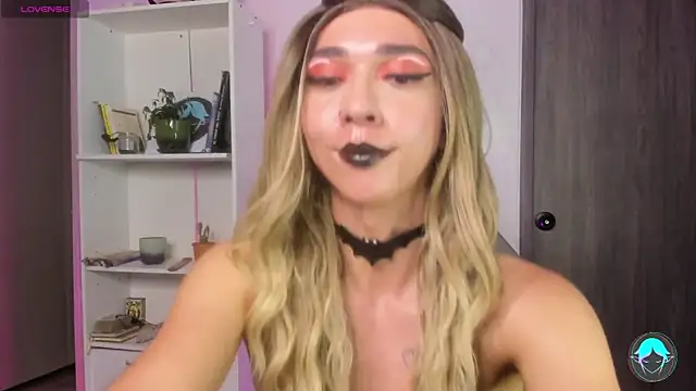 Snapshot of sofi_elfqueen chatting on February 19, 2:55 am sofi elfqueen online show from February 19, 2:55 am