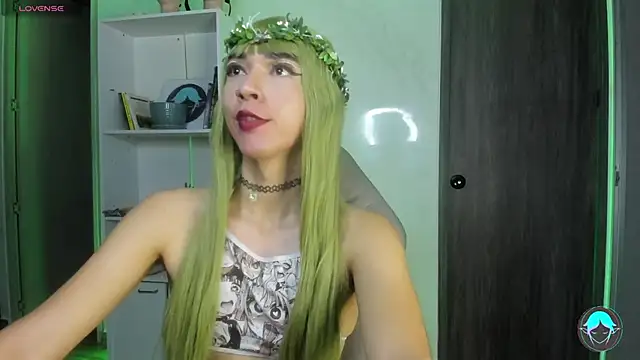 Snapshot of sofi_elfqueen chatting on February 25, 3:09 am sofi elfqueen online show from February 25, 3:09 am