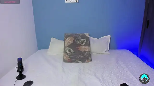 Snapshot of sofi_elfqueen chatting on March 14, 3:48 am sofi elfqueen online show from March 14, 3:48 am