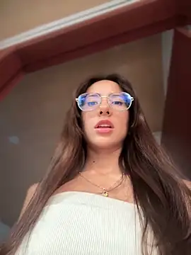 lauravasquez online show from March 9, 6:00 pm