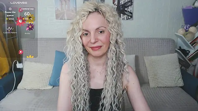 Snapshot of kiramarta chatting on November 25, 5:57 pm kiramarta online show from November 25, 5:57 pm