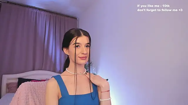 Snapshot of LauraCoy chatting on February 17, 8:26 pm LauraCoy online show from February 17, 8:26 pm