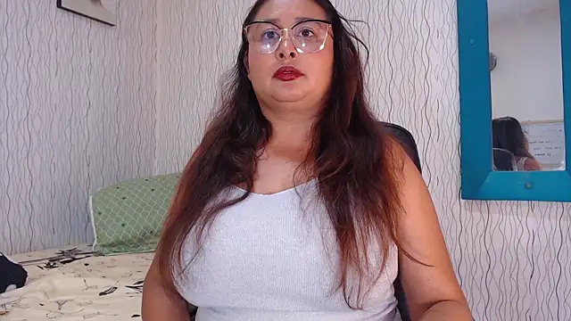 NadiaWhite online show from February 7, 6:13 pm