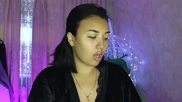 lily  foster online show from December 22, 6:21 am