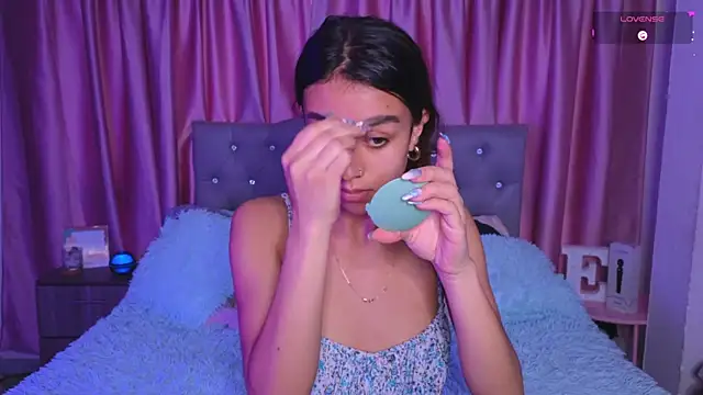 Emiily Scott1 online show from December 15, 10:14 pm