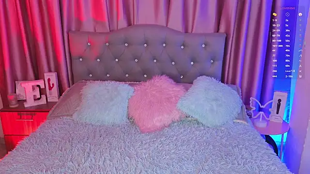 Snapshot of Emiily_Scott1 chatting on May 30, 1:46 am Emiily Scott1 online show from May 30, 1:46 am