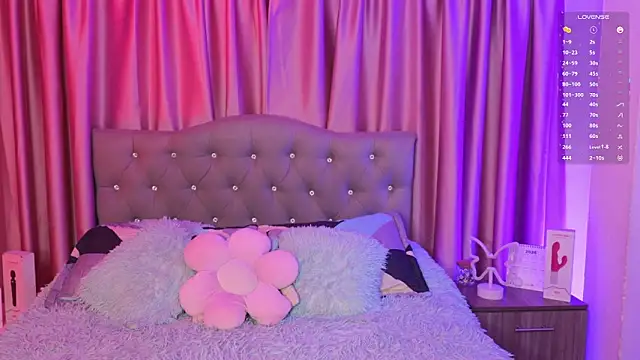 Snapshot of Emiily_Scott1 chatting on July 28, 3:57 am Emiily Scott1 online show from July 28, 3:57 am