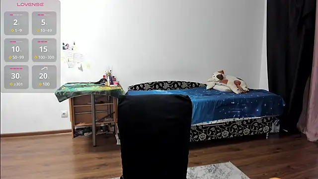 Snapshot of KitsuneRem chatting on December 8, 8:36 pm KitsuneRem online show from December 8, 8:36 pm