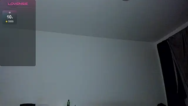 Snapshot of KitsuneRem chatting on October 1, 7:42 pm KitsuneRem online show from October 1, 7:42 pm