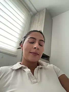 Snapshot of Sophie__Foxxx chatting on June 5, 10:04 pm Sophie Foxxx online show from June 5, 10:04 pm