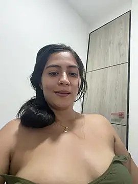 Snapshot of Sophie__Foxxx chatting on June 15, 11:29 pm Sophie Foxxx online show from June 15, 11:29 pm