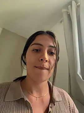 Snapshot of Sophie__Foxxx chatting on June 22, 8:50 pm Sophie Foxxx online show from June 22, 8:50 pm