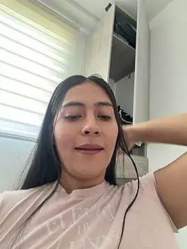Snapshot of Sophie__Foxxx chatting on June 28, 3:40 pm Sophie Foxxx online show from June 28, 3:40 pm