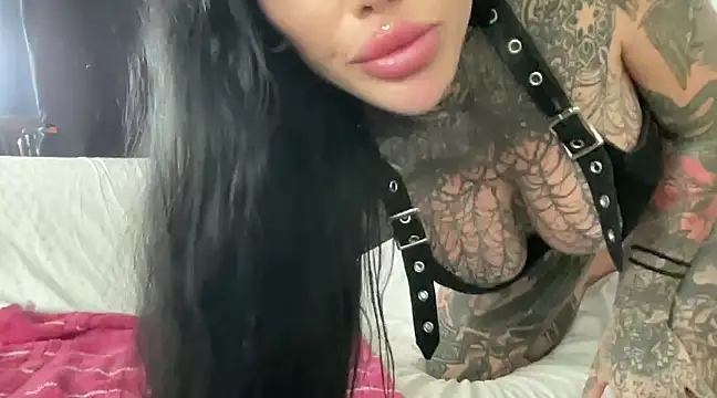 Snapshot of claudiacvc95 chatting on March 19, 4:25 am claudiacvc95 online show from March 19, 4:25 am