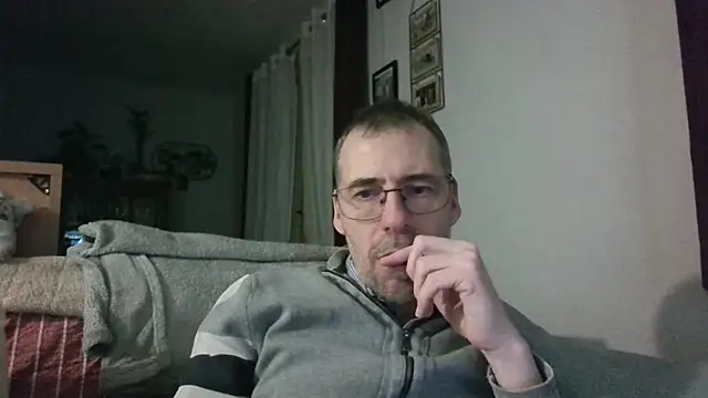 ptitcanard60600 online show from March 12, 12:28 am