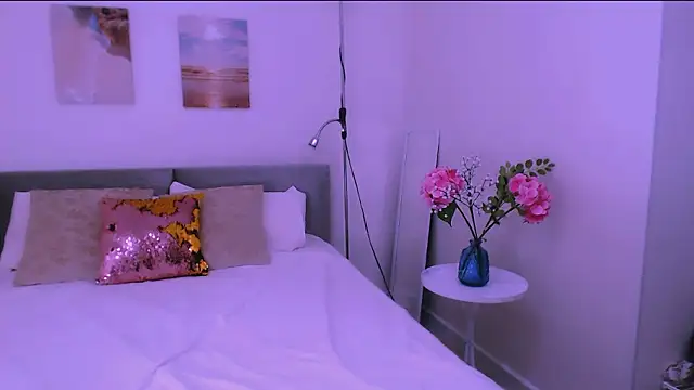 LesleySweet online show from February 7, 4:00 pm