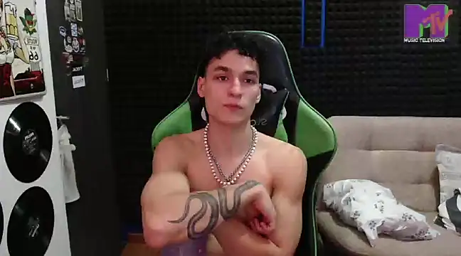 Curly Angel24 online show from February 2, 11:21 pm