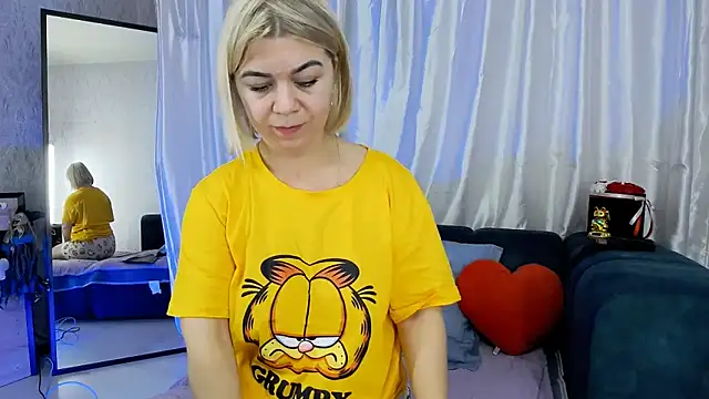 Snapshot of LILU_MS chatting on June 1, 10:00 pm LILU MS online show from June 1, 10:00 pm